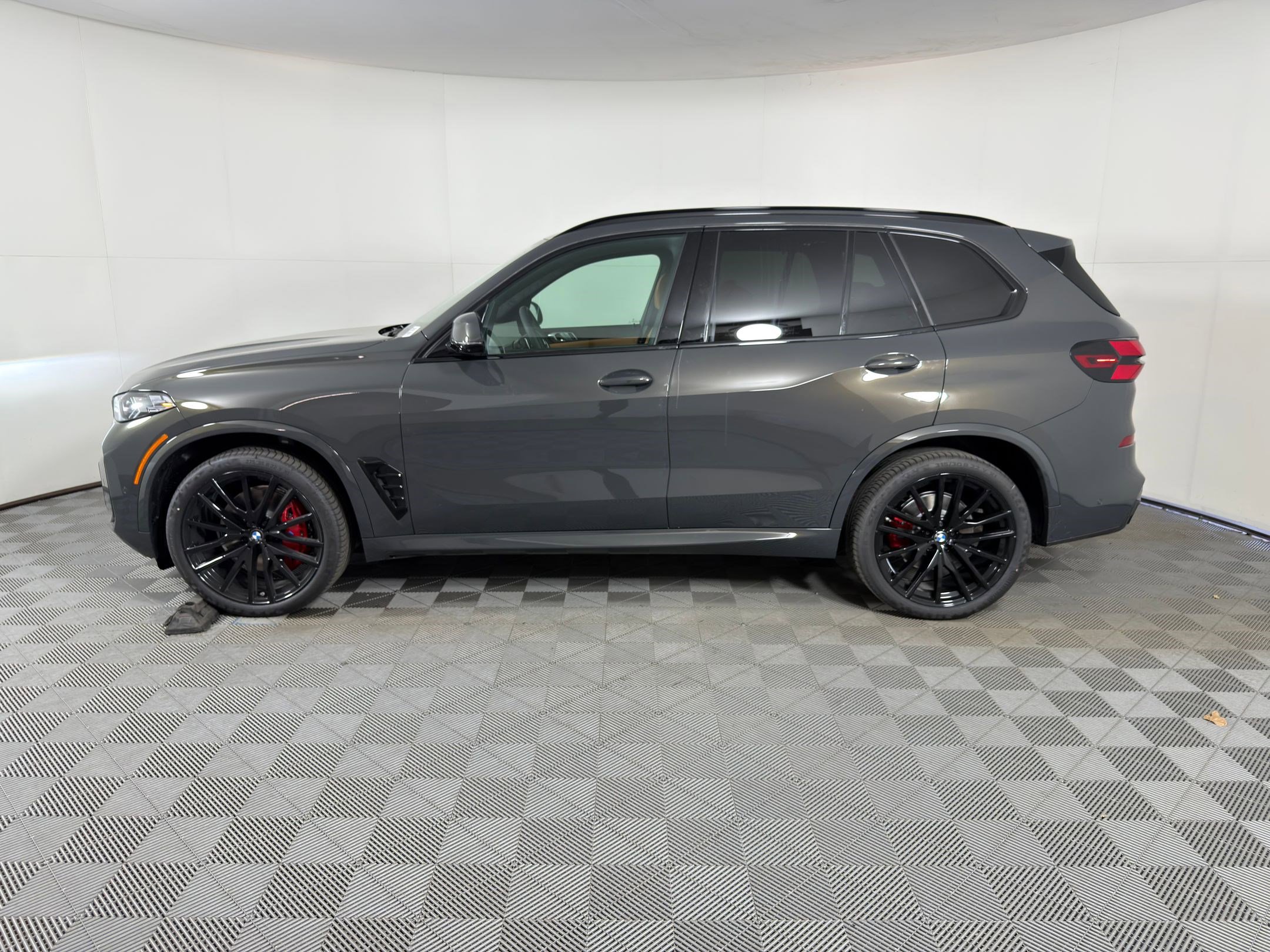 New 2026 BMW X5 sDrive40i image 2