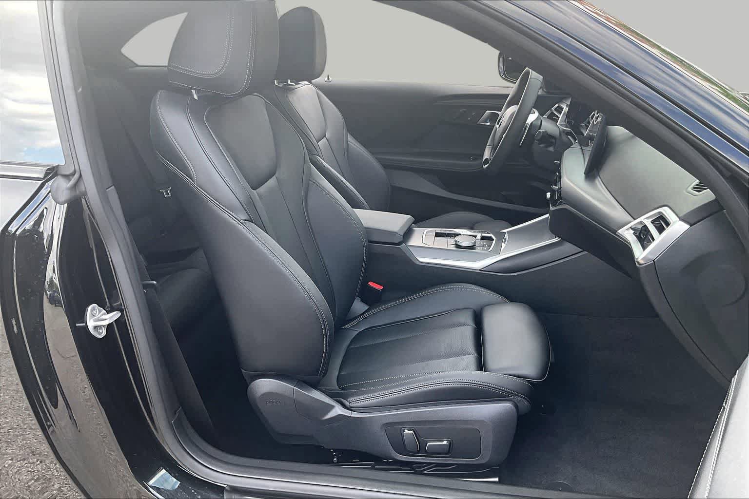 Used 2026 BMW 230i Coupe w/ Convenience Package RWD image 8