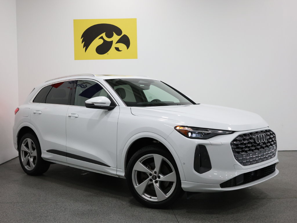 Certified 2025 Audi Q5 Premium Plus w/ Premium Plus AWD/4WD image 2