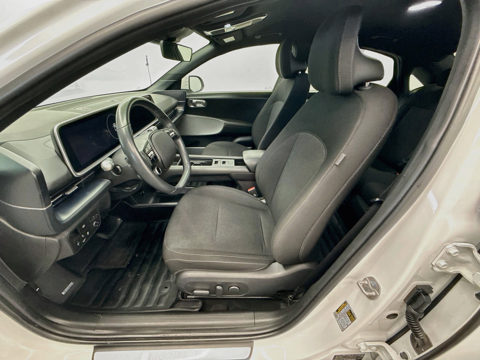 Used 2024 Hyundai Ioniq 6 SE RWD image 13