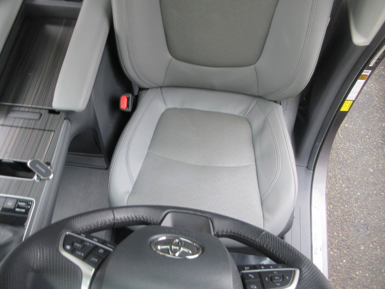 Used 2024 Toyota Sienna Limited AWD image 10