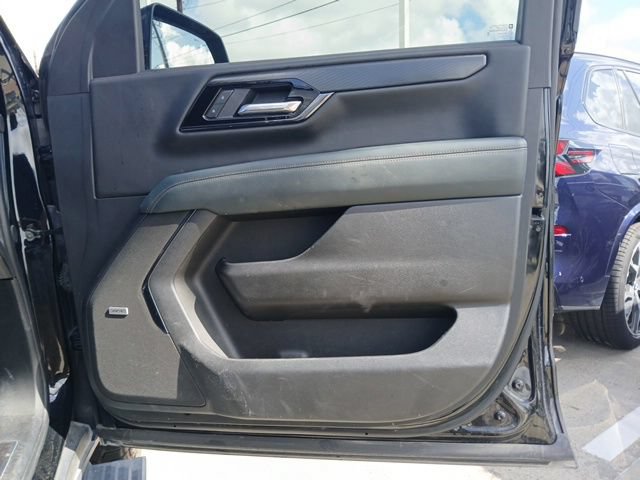 Used 2025 GMC Yukon AT4 w/ AT4 Premium Package AWD/4WD image 17