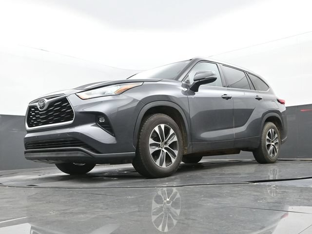 Used 2020 Toyota Highlander XLE FWD image 12