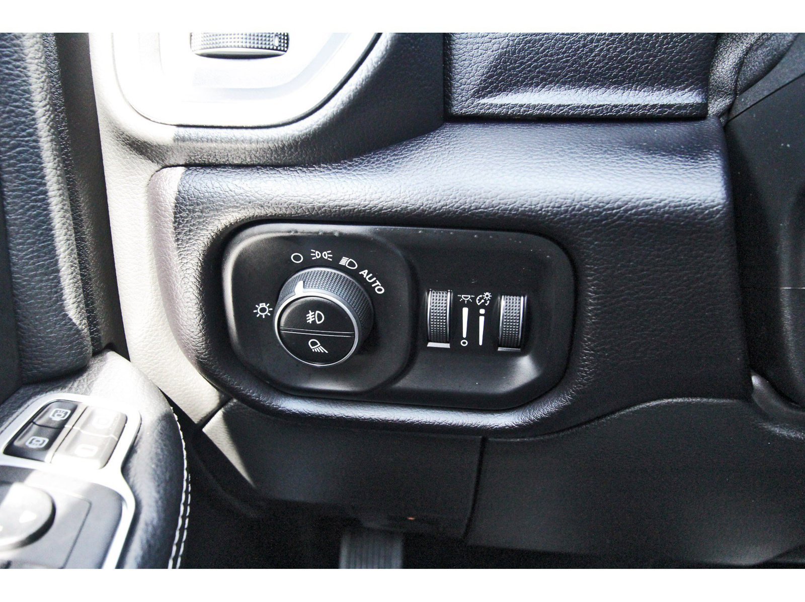 Used 2024 RAM 2500 Laramie w/ Safety Group AWD/4WD image 19