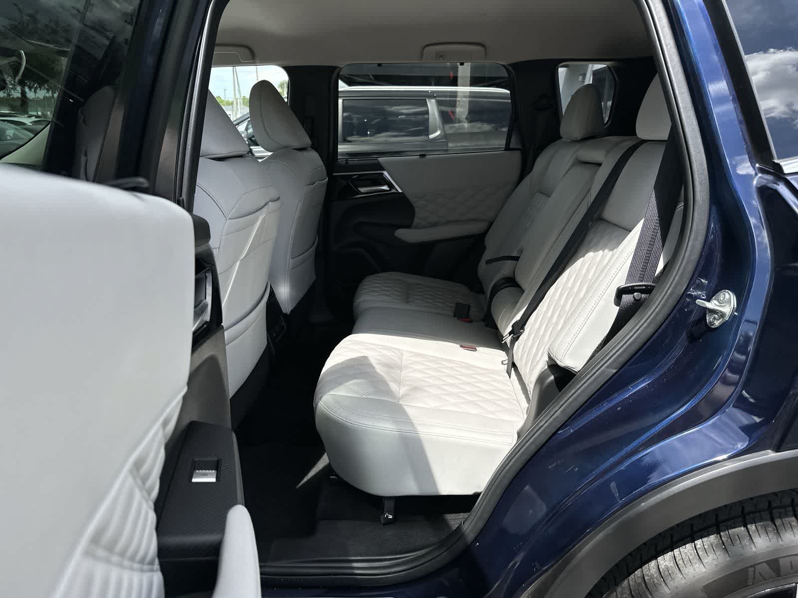 Used 2024 Mitsubishi Outlander SEL FWD image 4