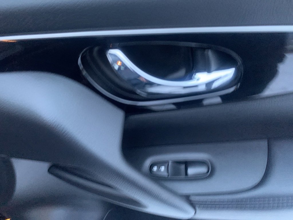 Used 2018 Nissan Rogue Sport SL w/ SL Premium Package image 30