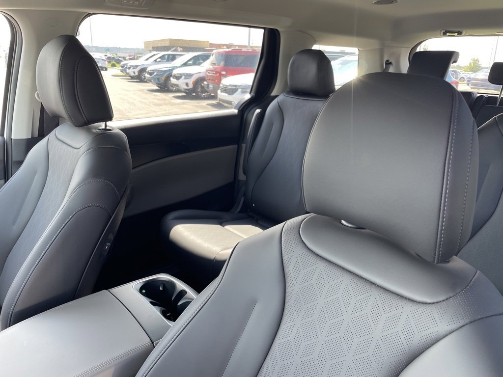 New 2026 Kia Carnival LXS image 22