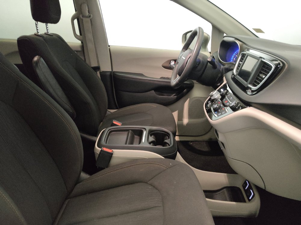 Used 2018 Chrysler Pacifica Touring Plus FWD image 21