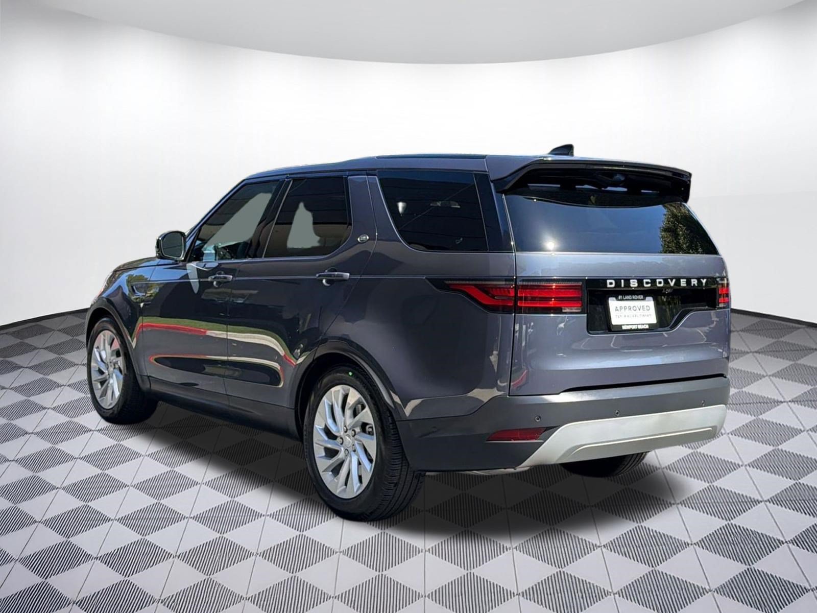 Certified 2025 Land Rover Discovery S AWD/4WD image 3