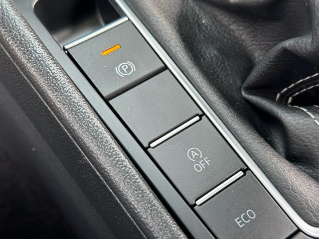 Used 2025 Volkswagen Jetta SE FWD image 23