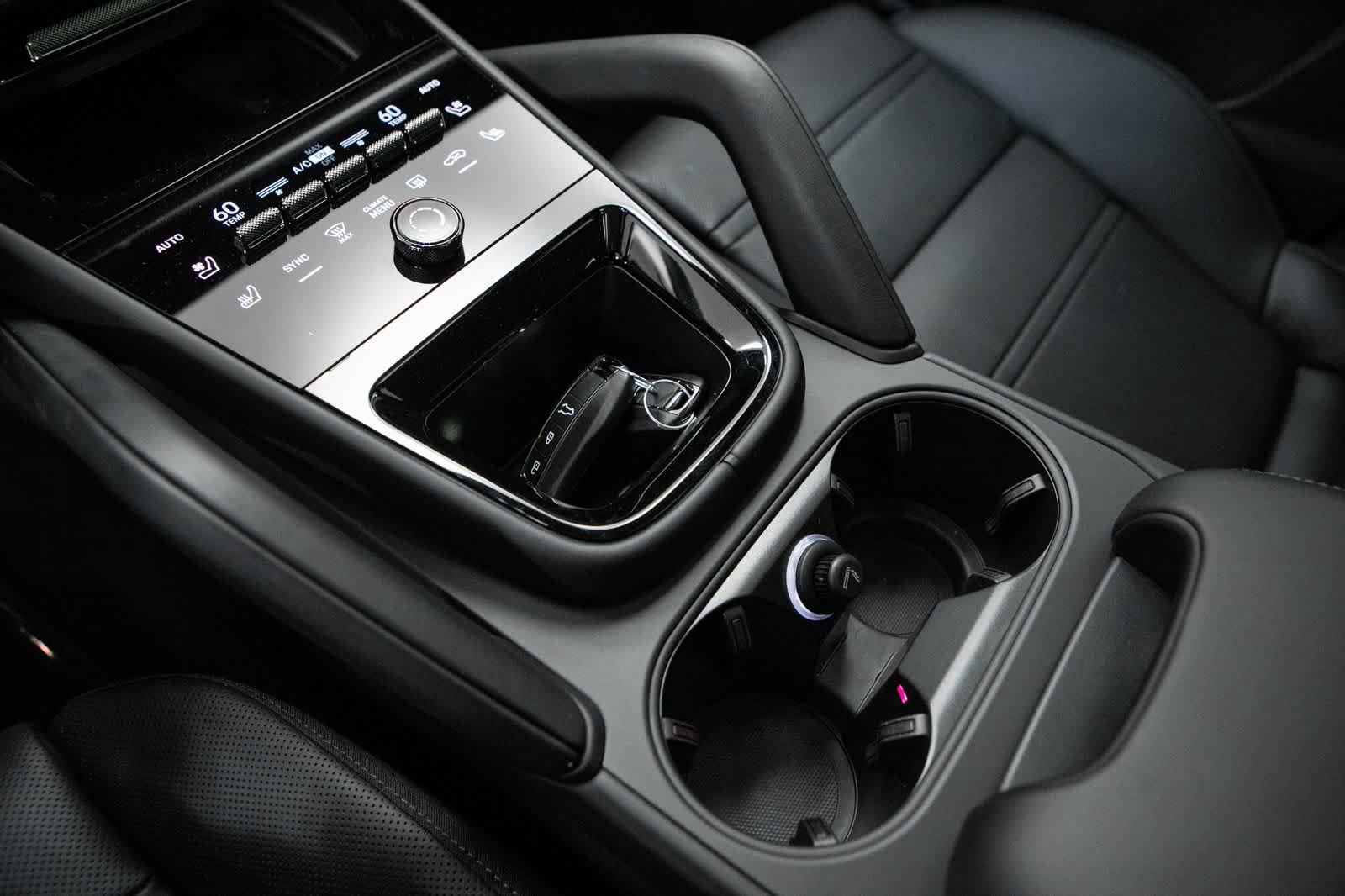Certified 2025 Porsche Cayenne Turbo AWD/4WD image 30