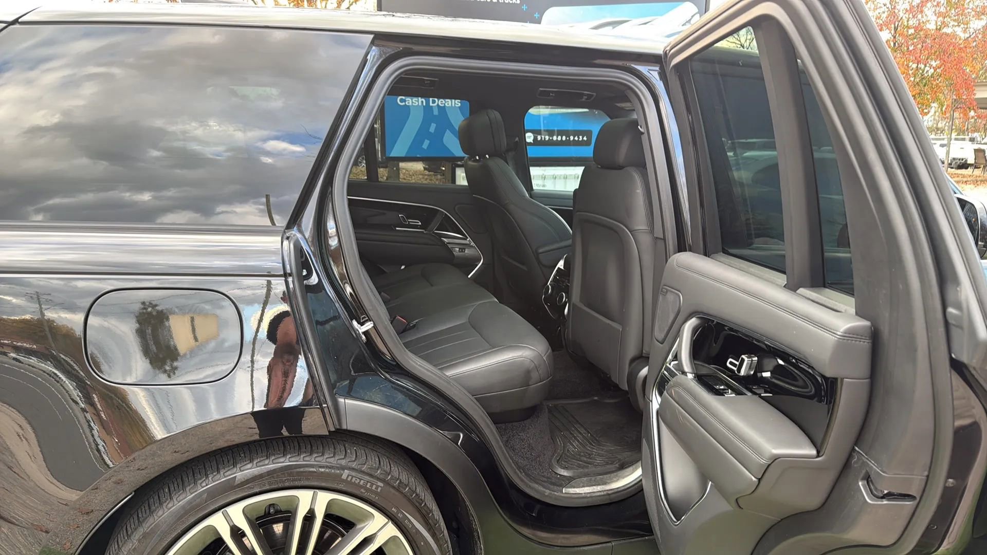 Used 2024 Land Rover Range Rover SE image 25