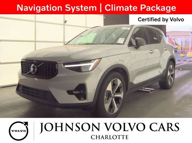 Used 2025 Volvo XC40 B5 Plus image 3