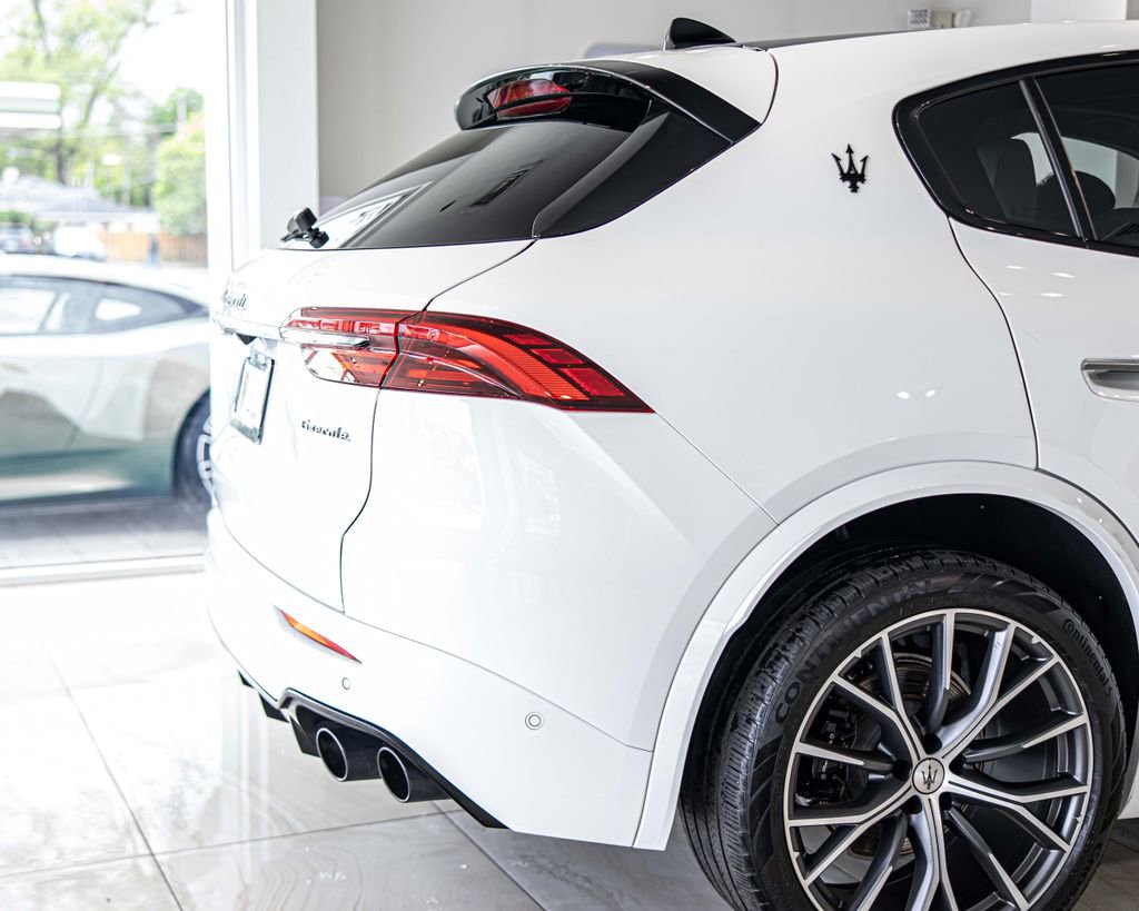 Used 2024 Maserati Grecale Modena AWD/4WD image 12