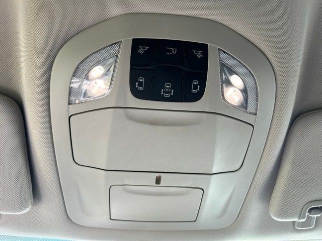 Used 2024 Chrysler Pacifica Limited FWD image 38