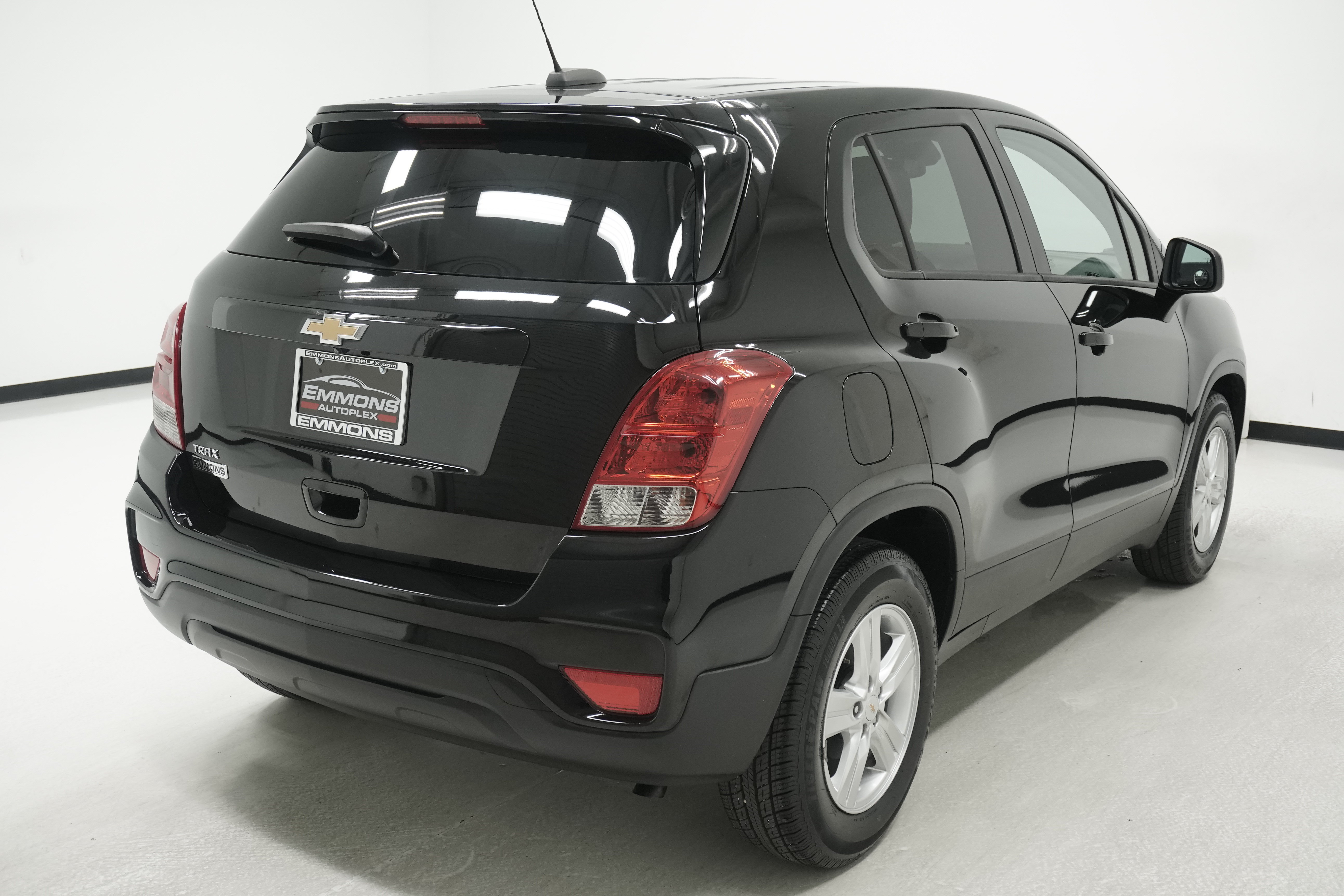 Used 2020 Chevrolet Trax LS w/ Tint and Cruise Package FWD image 4