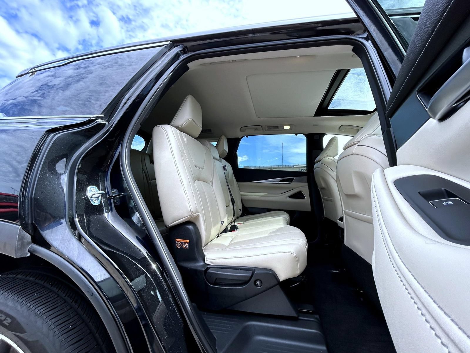 Certified 2025 INFINITI QX60 Luxe w/ Vision Package AWD/4WD image 18