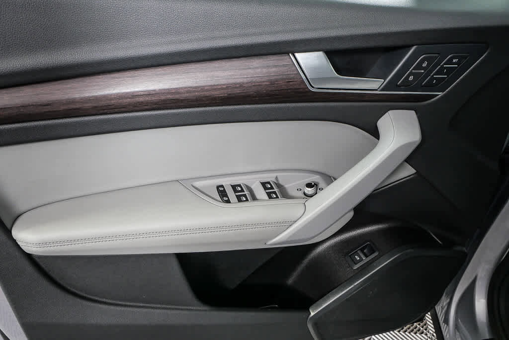 Used 2022 Audi Q5 2.0T Premium Plus w/ Premium Plus Package image 6