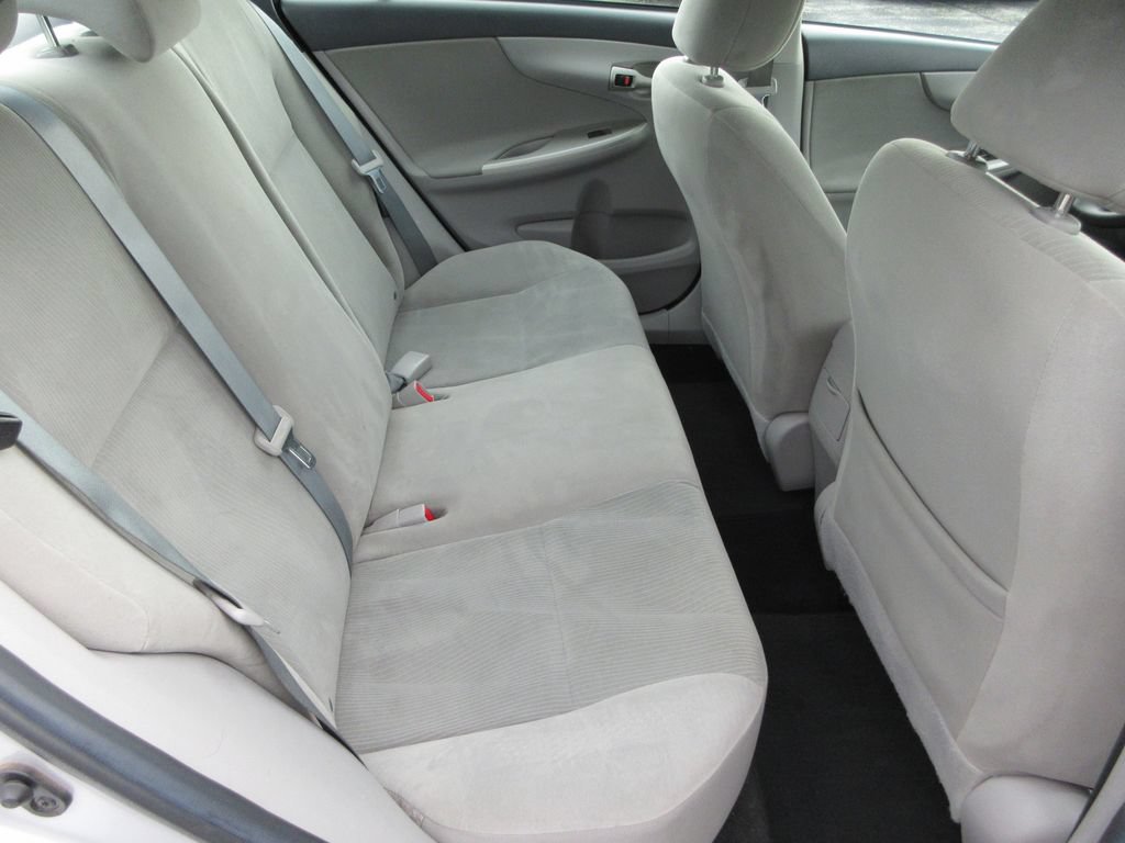 Used 2012 Toyota Corolla LE FWD image 17