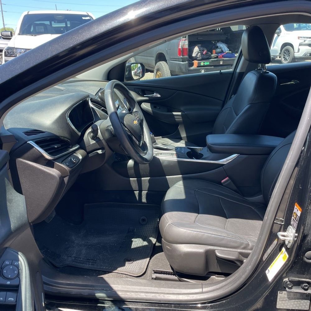 Used 2017 Chevrolet Volt Premier w/ Driver Confidence II Package FWD image 5