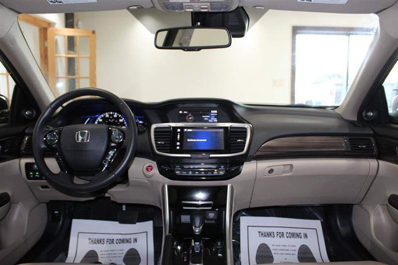 Used 2017 Honda Accord Touring image 15