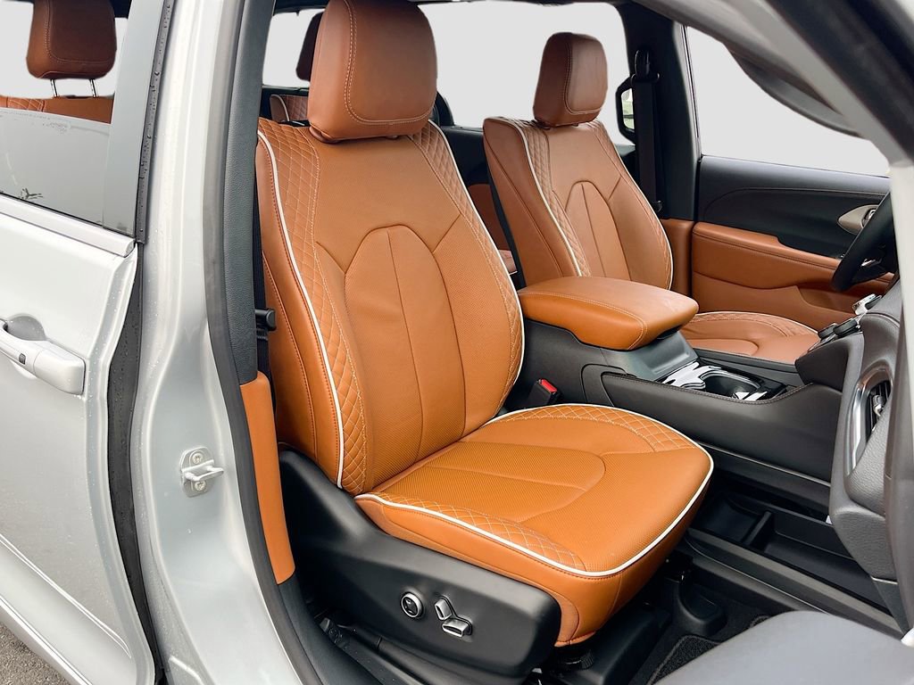 New 2026 Chrysler Pacifica Pinnacle FWD image 31