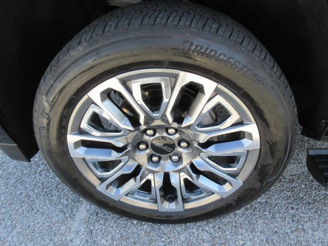Used 2023 GMC Yukon XL Denali Ultimate AWD/4WD image 12