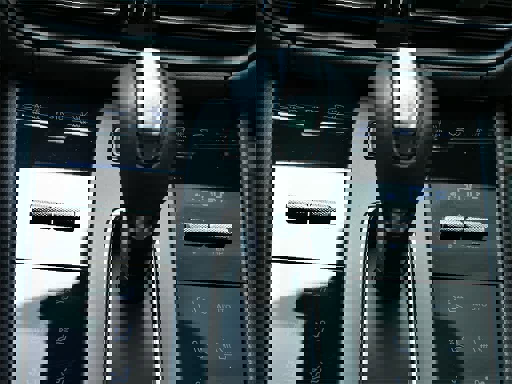 Used 2023 Porsche Macan Turbo image 25