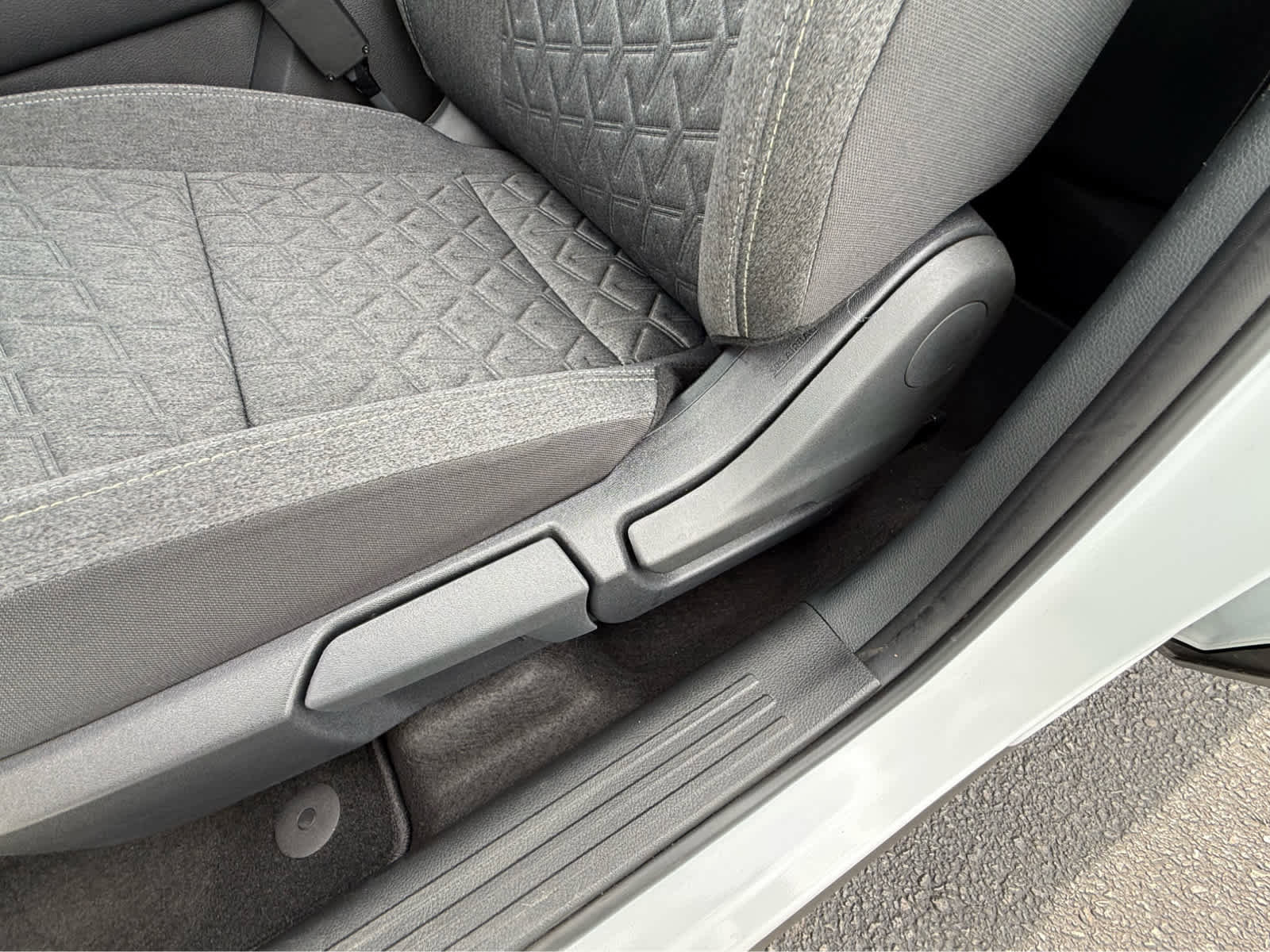 Used 2026 Nissan Kicks SV w/ SV Premium Package AWD/4WD image 25