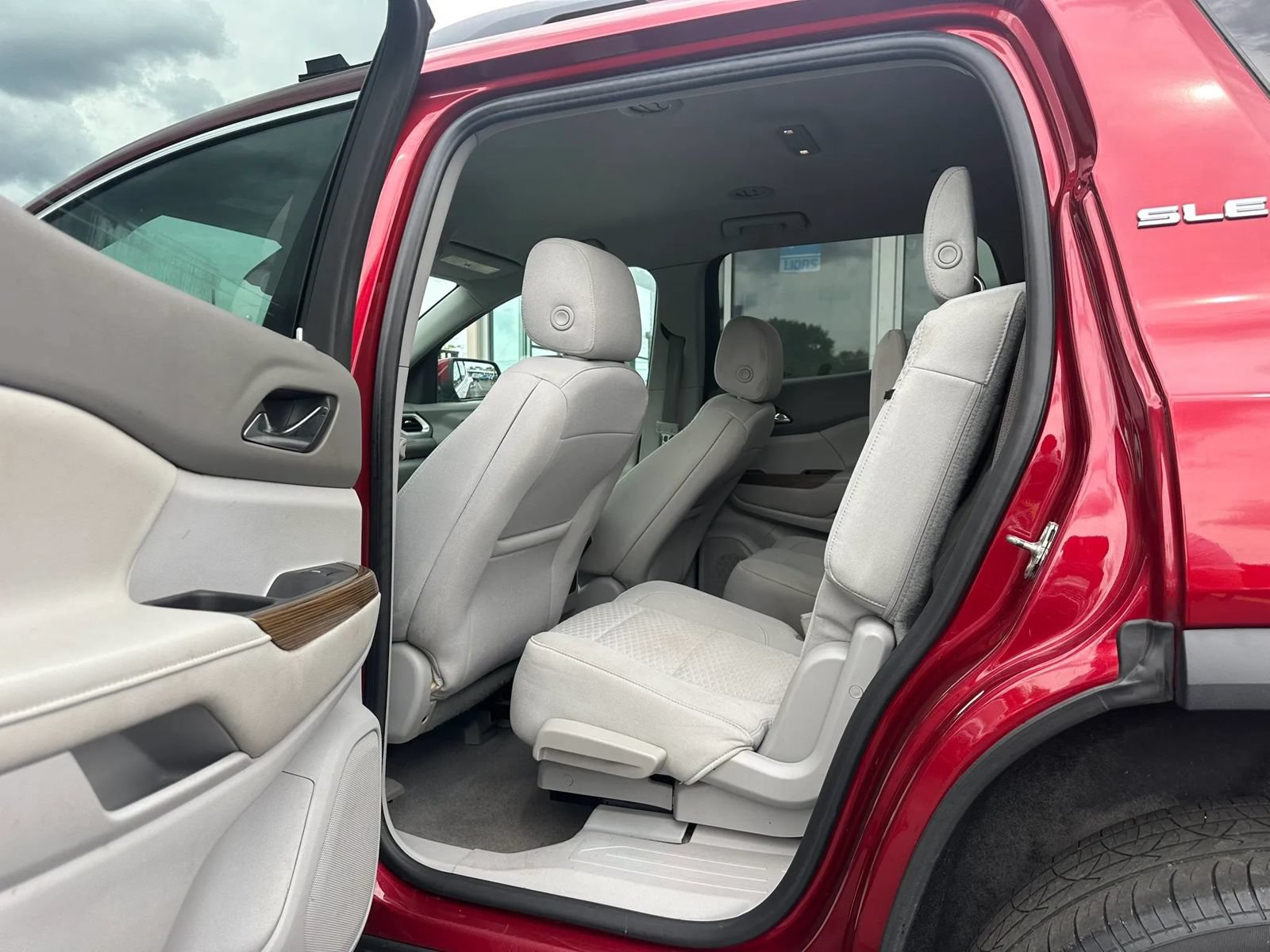 Used 2019 GMC Acadia SLE FWD image 11