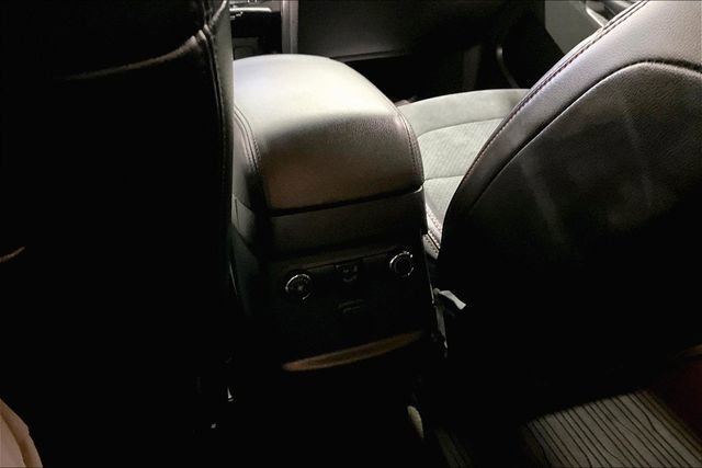 Used 2018 Ford Explorer XLT w/ XLT Appearance Package image 10