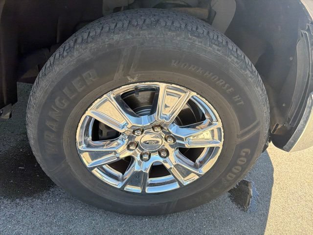 Used 2015 Ford F150 XLT w/ Equipment Group 301A Mid AWD/4WD image 4