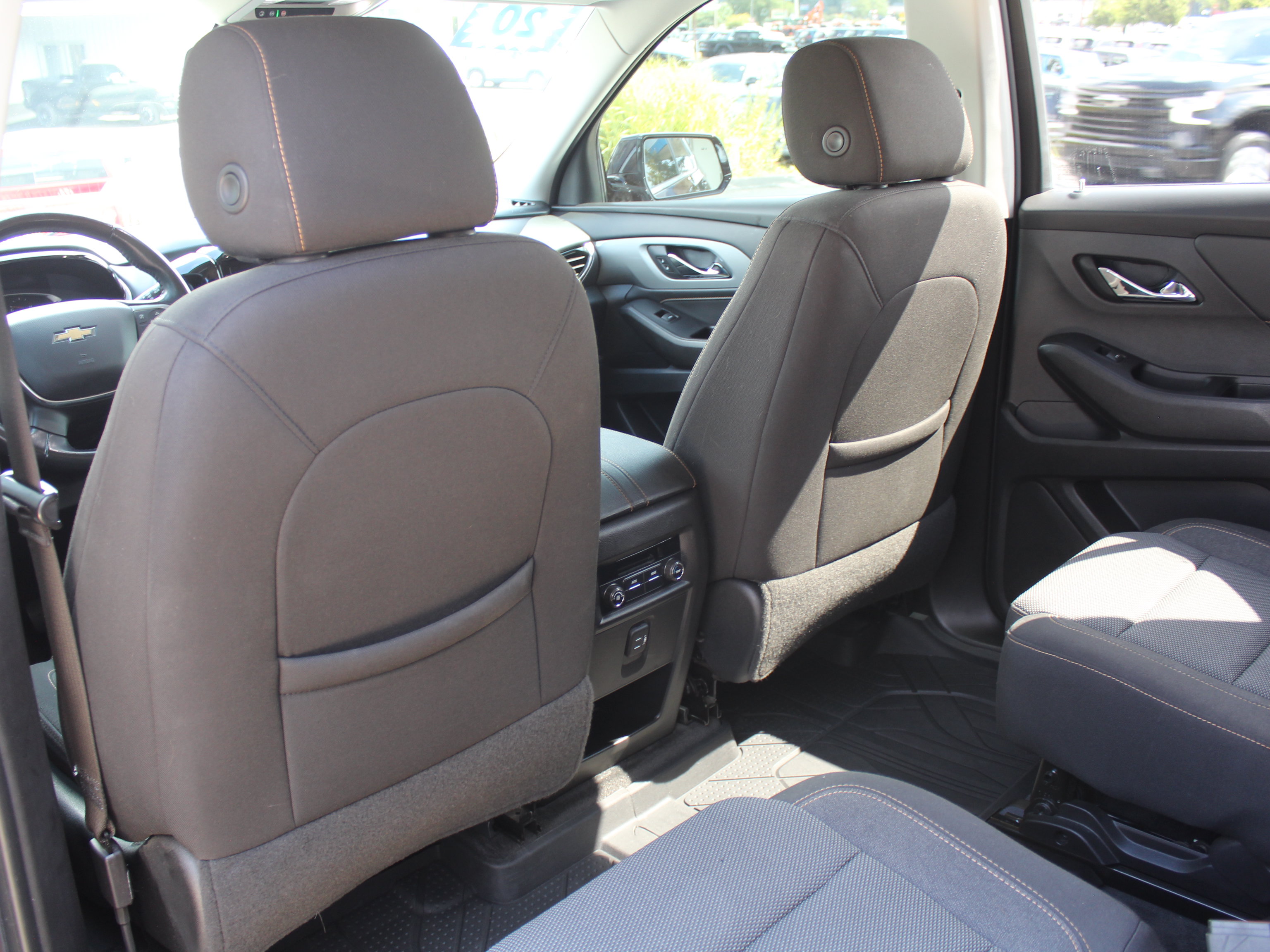 Used 2020 Chevrolet Traverse LT FWD image 22