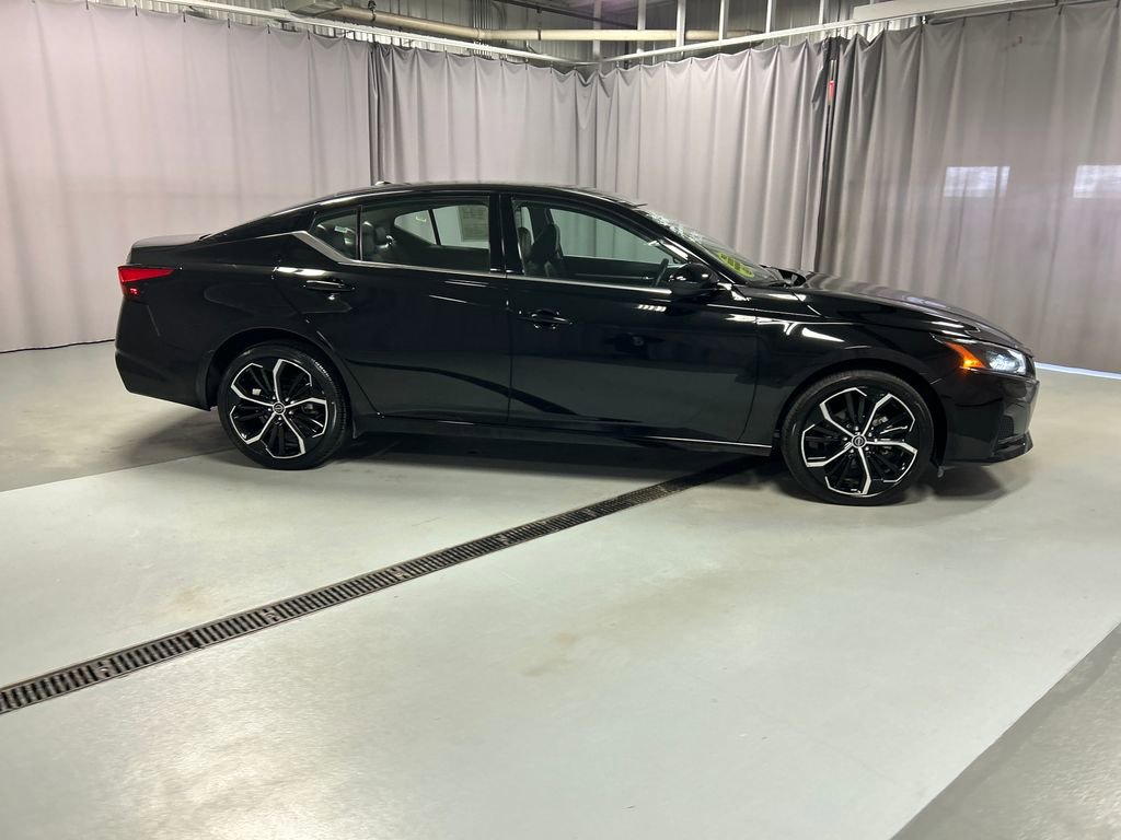 Used 2025 Nissan Altima 2.5 SR image 8