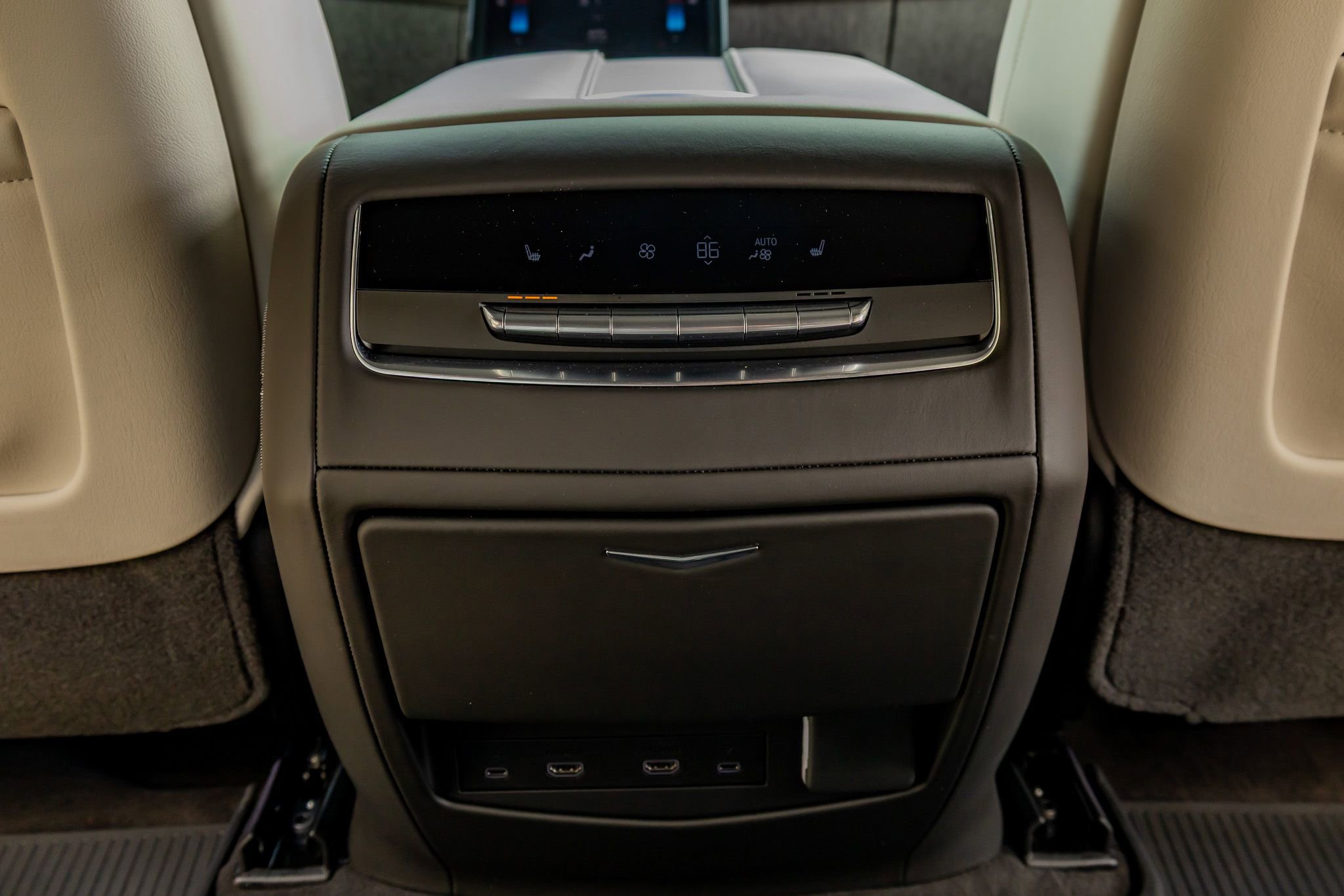 Used 2026 Cadillac Escalade Platinum Sport w/ LPO, ONYX Package image 34