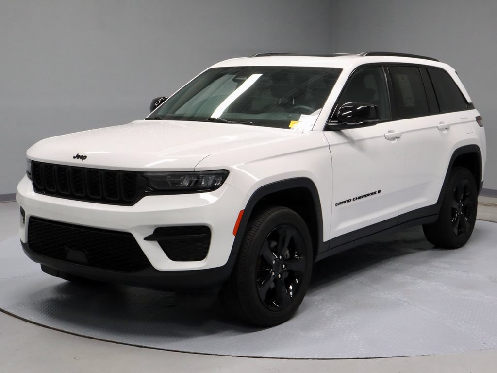 Used 2023 Jeep Grand Cherokee Altitude AWD/4WD image 8