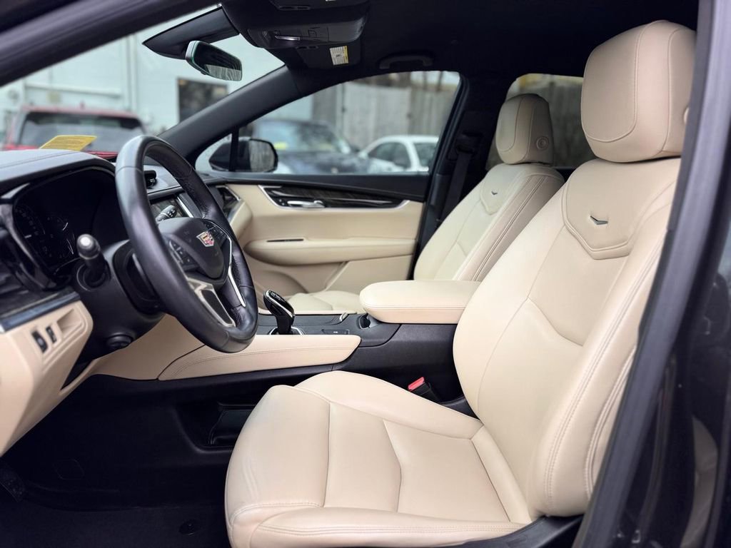 Used 2017 Cadillac XT5 FWD image 17