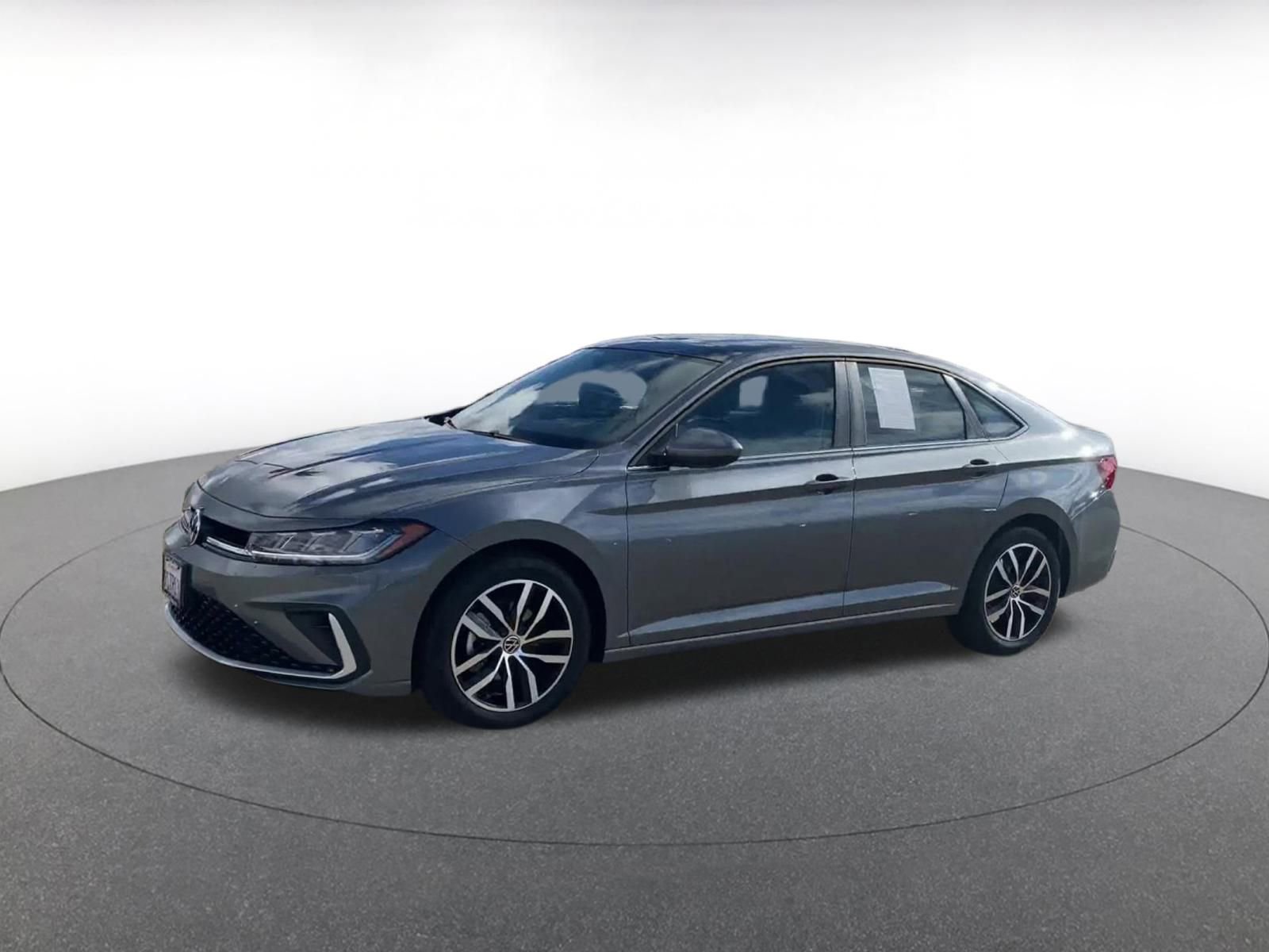 Used 2025 Volkswagen Jetta SE image 8