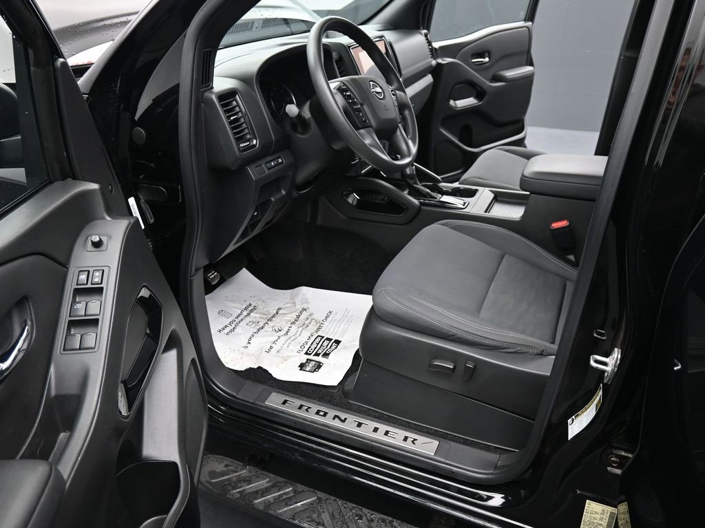 Used 2023 Nissan Frontier SV w/ Midnight Edition Package image 15