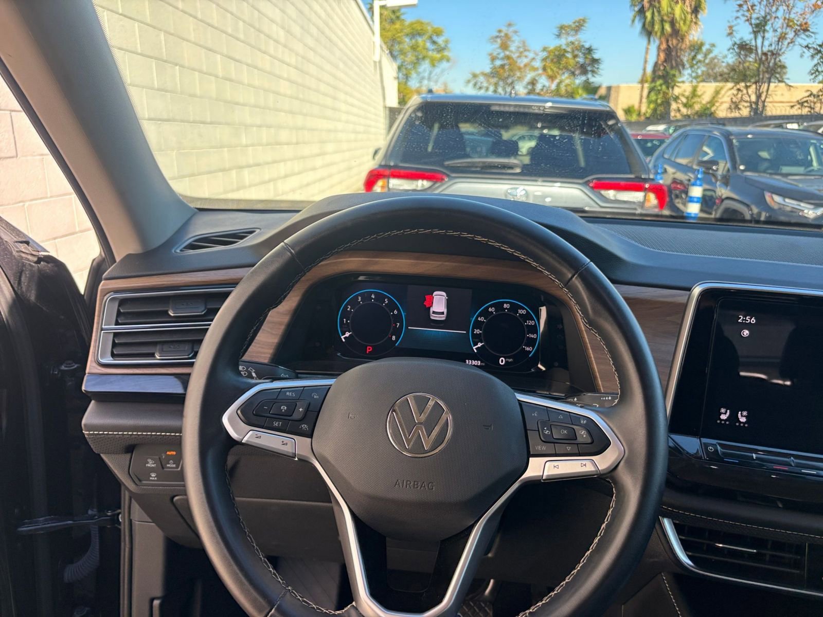 Used 2025 Volkswagen Atlas SE image 34