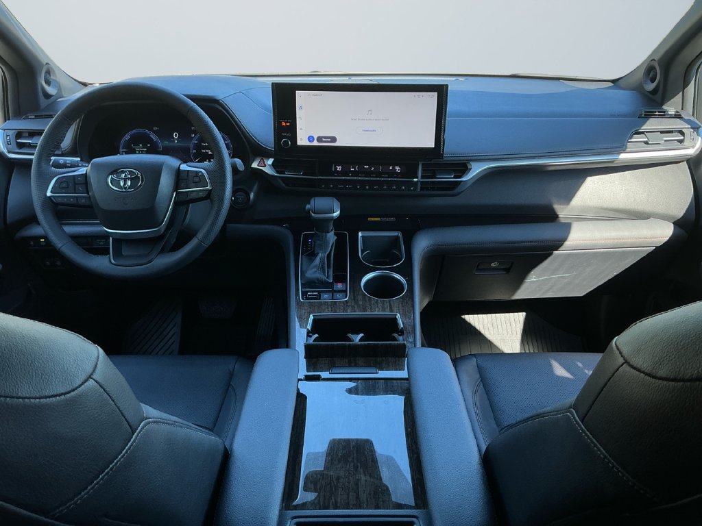 Used 2025 Toyota Sienna Limited AWD/4WD image 11