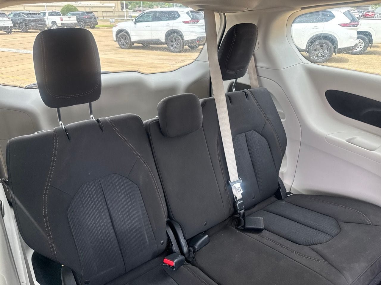 Used 2017 Chrysler Pacifica Touring FWD image 30