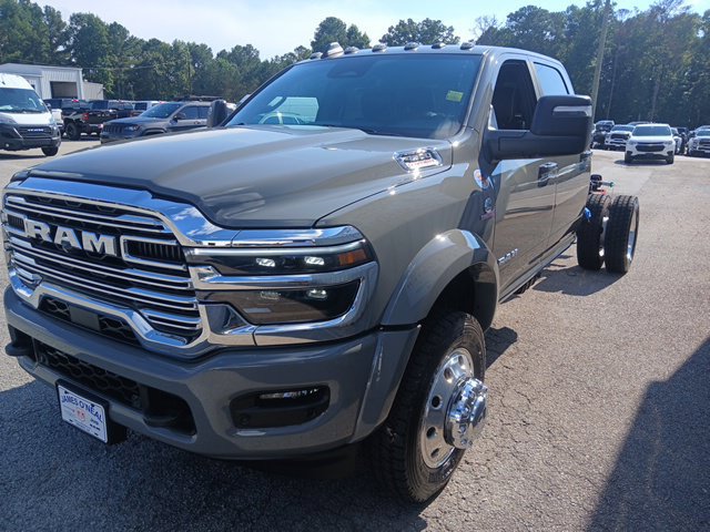 New 2026 RAM 4500 4x4 Crew Cab DRW w/ Laramie Trim Package image 9