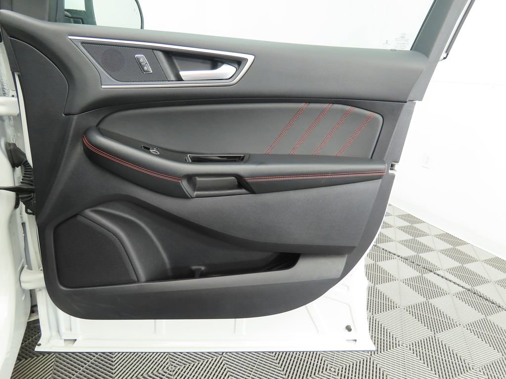 Used 2020 Ford Edge ST-Line w/ Cold Weather Package image 26