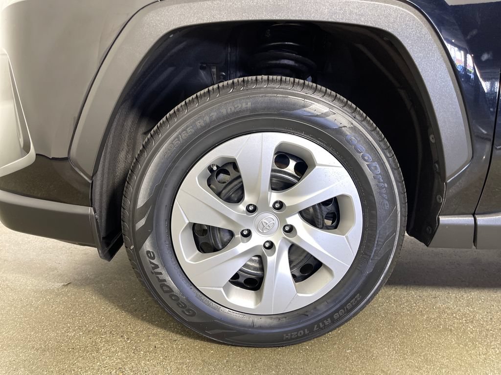 Certified 2021 Toyota RAV4 LE FWD image 11