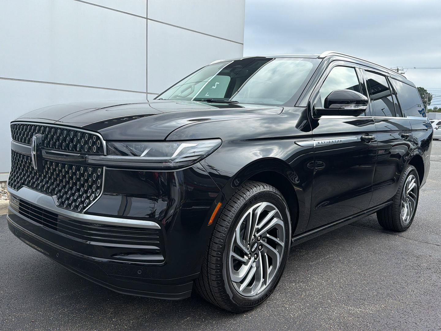 New 2026 Lincoln Navigator Reserve AWD/4WD image 3