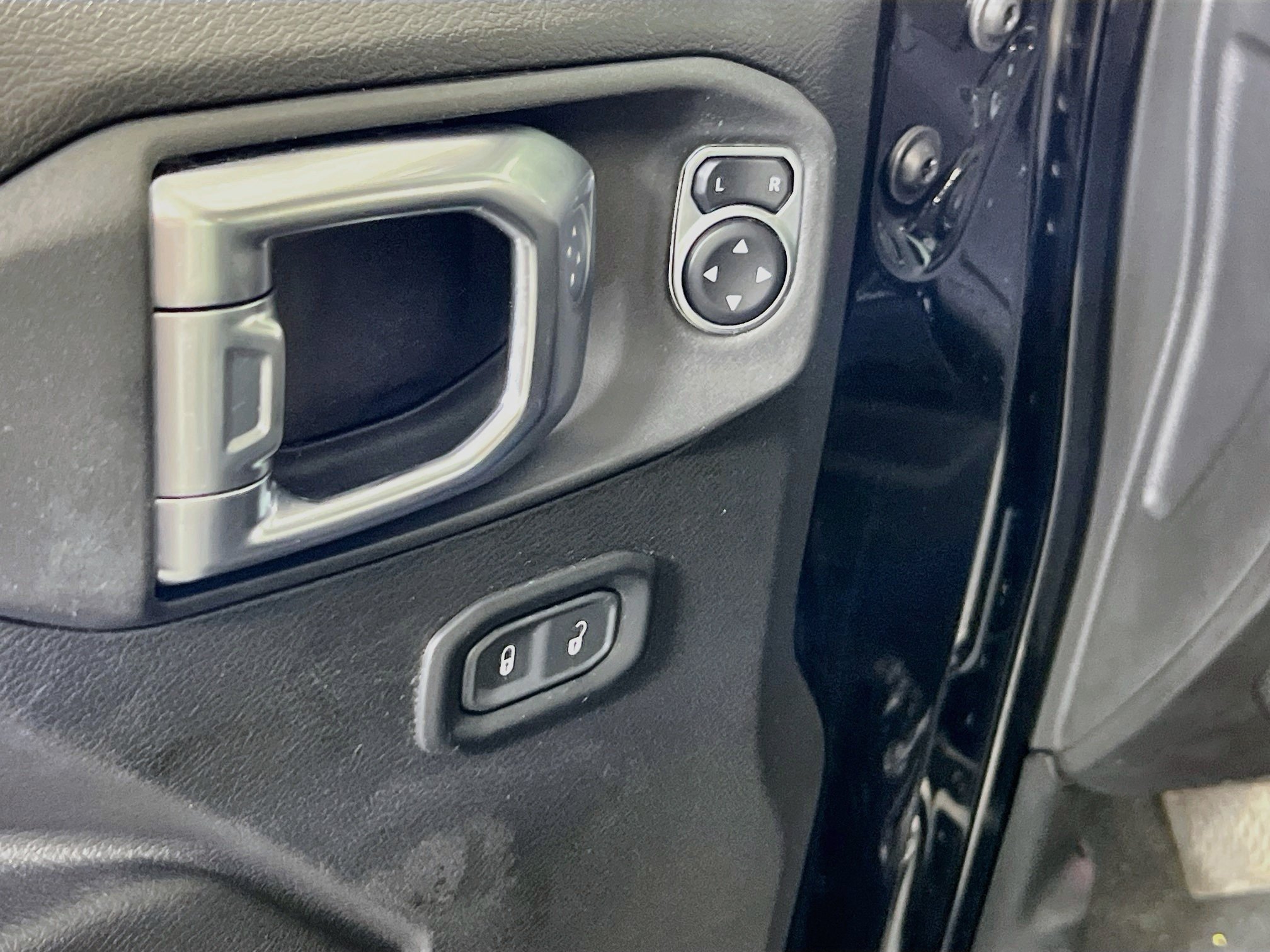 Used 2023 Jeep Gladiator Sport AWD/4WD image 18