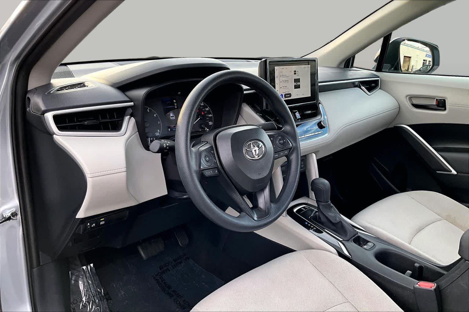 Used 2025 Toyota Corolla Cross L FWD image 18