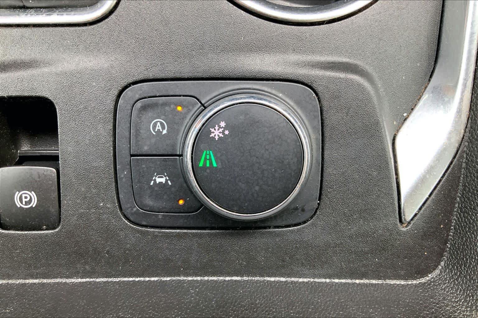 Used 2023 Chevrolet Traverse LS FWD image 29