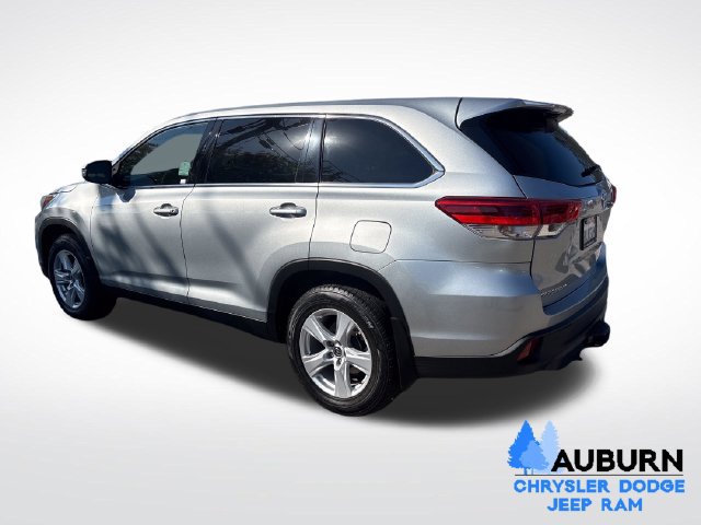 Used 2019 Toyota Highlander LE AWD/4WD image 3